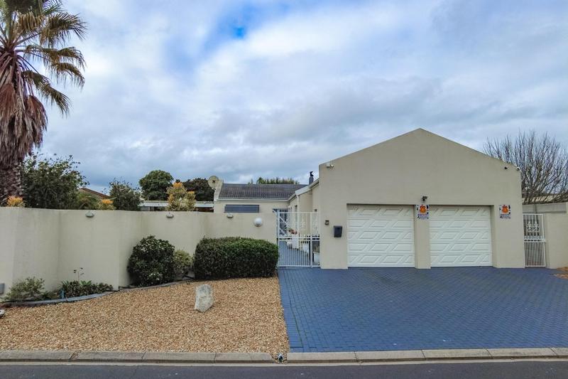 To Let 3 Bedroom Property for Rent in Table View Western Cape
